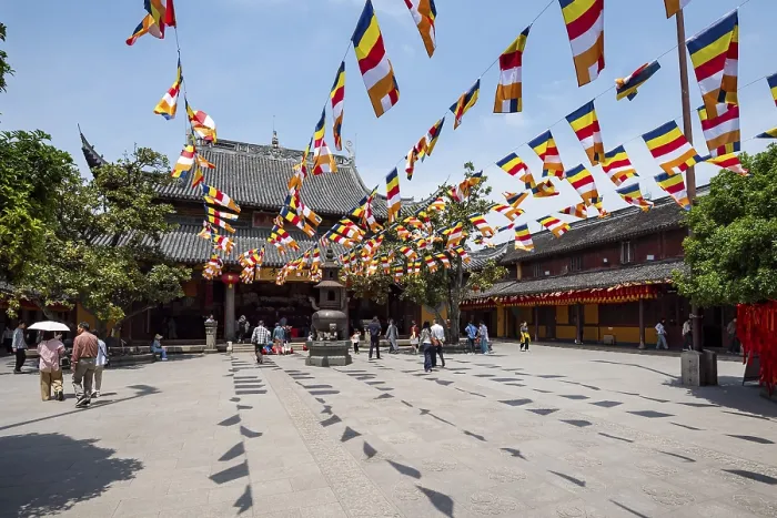 Framed Print : Inner courtyard, Longhua Temple Framed Print : Inner courtyard, Longhua Temple