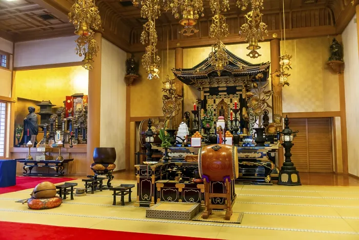 Framed Print : Interior of the ZOjOji Temple, Buddhist temple complex Framed Print : Interior of the ZOjOji Temple, Buddhist temple complex
