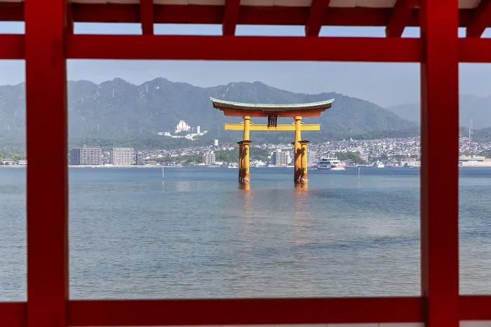 Framed Print : Itsukushima Miyajima Japan. Itsukushima Shrine and floating torii gate