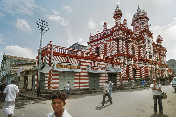 Framed Print : The Jami-Ul-Alfar Mosque is one of the architectural gems of Colombo