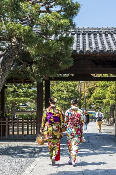 Framed Print : Japanese women dressed with kimono