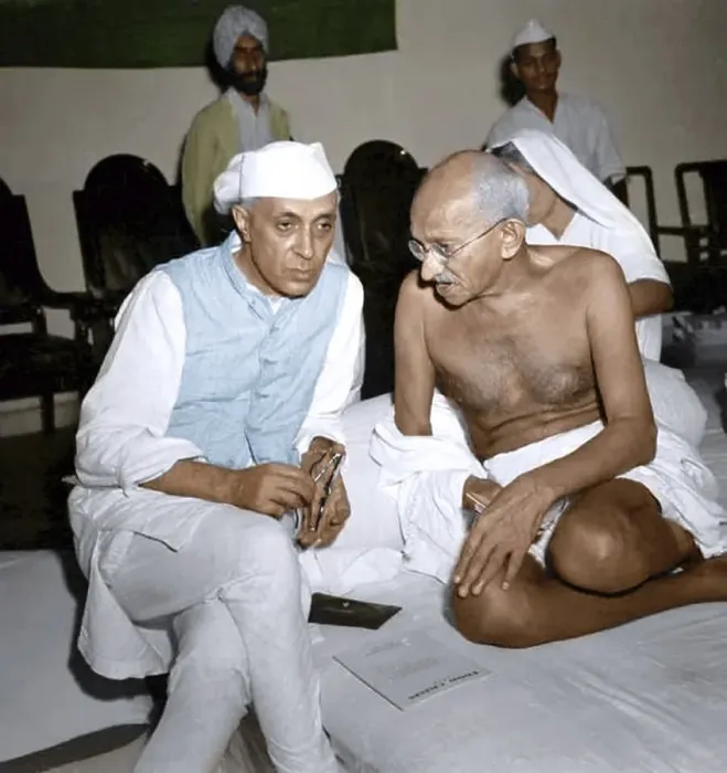 Framed Print : Jawaharlal Nehru with Mahatma Gandhi, Mumbai, Maharashtra, India, Asia, July 6, 1946, Asia Framed Print : Jawaharlal Nehru with Mahatma Gandhi, Mumbai, Maharashtra, India, Asia, July 6, 1946, Asia