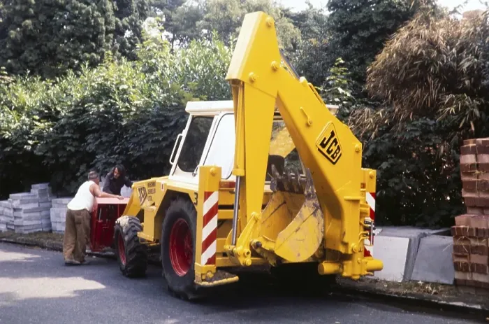 Framed Print : JCB mechanical excavation machinery, part of a series of archaeological excavation sites at Cambridge University called Great Shelford, Cambridgeshire, England, UK 1976