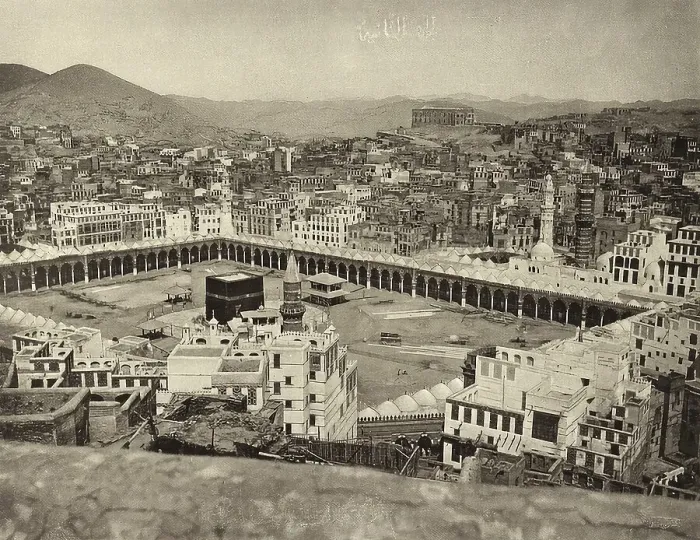 Framed Print : The Kaaba in Mecca, c. 1915, Saudi Arabia Framed Print : The Kaaba in Mecca, c. 1915, Saudi Arabia