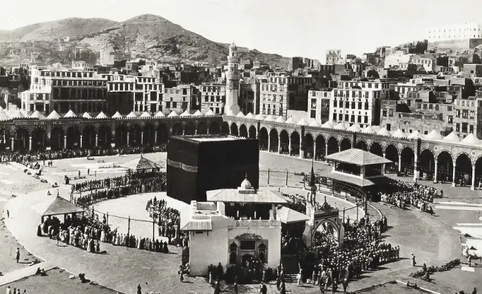 Framed Print : The Kaaba in Mecca, c. 1934, Saudi Arabia Framed Print : The Kaaba in Mecca, c. 1934, Saudi Arabia