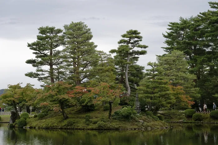 Framed Print : Kasumiga-ike Pond, Kenroku-en Garden