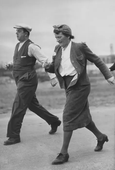 Framed Print : Keeping fit in the 1940s. Mrs