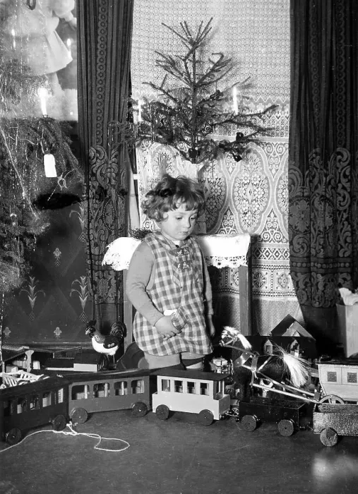 Framed Print : Kind Christmas model railway, ca Framed Print : Kind Christmas model railway, ca