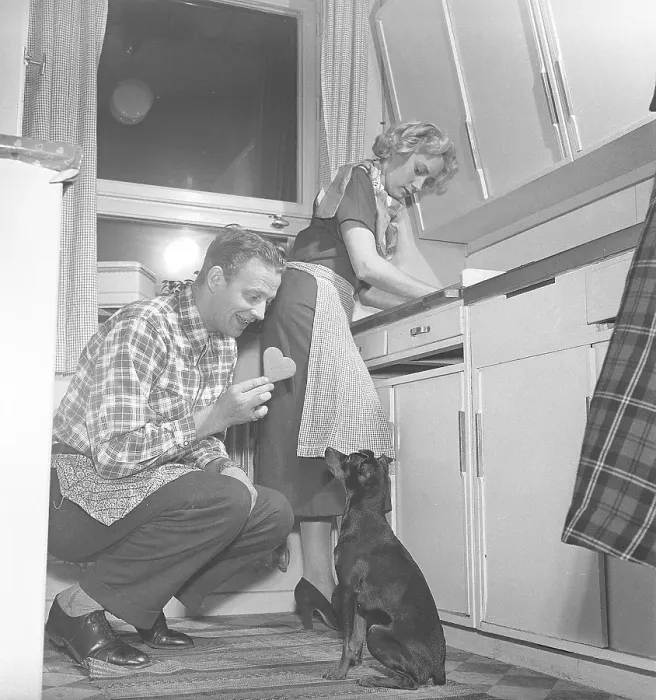 Framed Print : In the kitchen in the 1950s. Ayoung couple is seen baking heart shaped gingerbread cookies for christmas Framed Print : In the kitchen in the 1950s. Ayoung couple is seen baking heart shaped gingerbread cookies for christmas