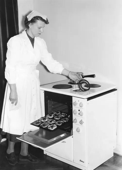 Framed Print : In the kitchen in the 1950s. A young woman in the kitchen at the brand new Kockums electric cooker
