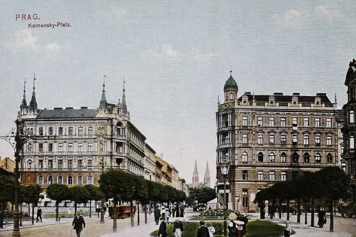Framed Print : Komensky Square, Budapest, Hungary