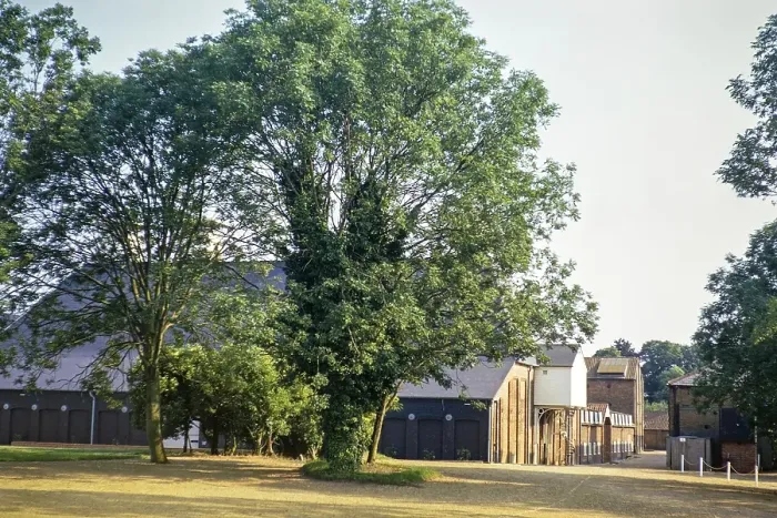 Framed Print : Konzertsaal und andere Gebaeude, Snape Maltings, Suffolk, England, Vereinigtes Koenigreich Juli, 1971