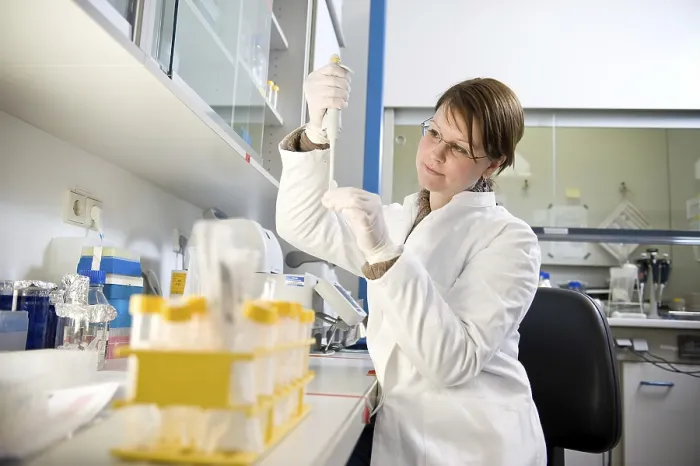 Framed Print : Laboratory assistant at the Robert Koch Institute