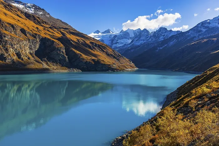 Framed Print : The Lac de Moiry reservoir, with the snow-capped peaks of the Grand Cornier