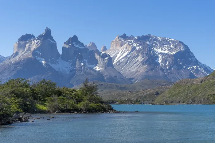 Framed Print : Lago Pehoe, mountain range of the Andes