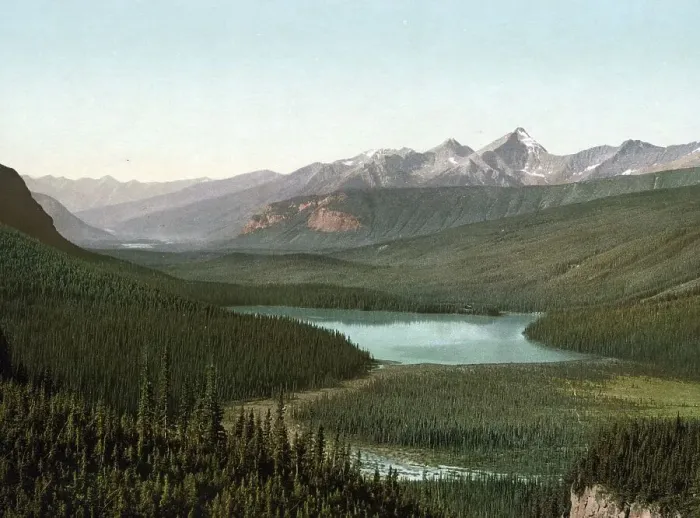 Framed Print : Lake Emerald Lake in Yoho National Park in British Columbia