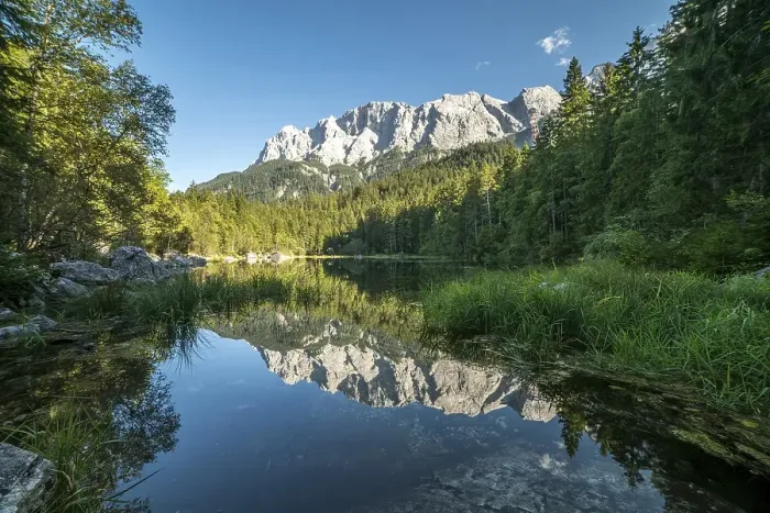 Framed Print : Lake Frillensee in the Wetterstein range in Grainau Framed Print : Lake Frillensee in the Wetterstein range in Grainau