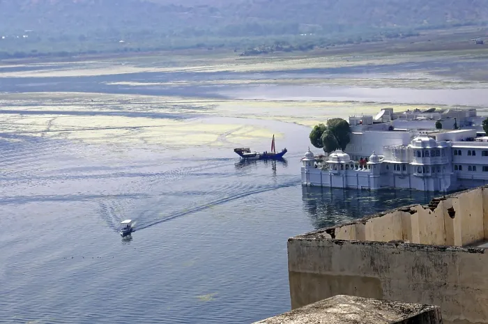Framed Print : Lake Pichola with Lake Palace (Jag Niwas)