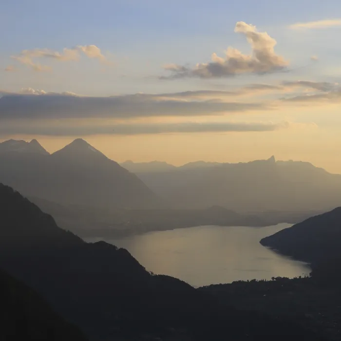 Framed Print : Lake Thun and pyramid shaped mountain Niesen