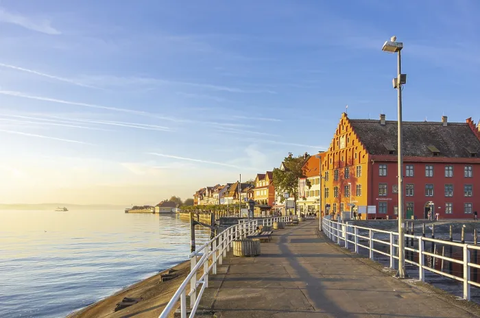 Framed Print : Lakeside promenade and harbour of Meersburg on Lake Constance
