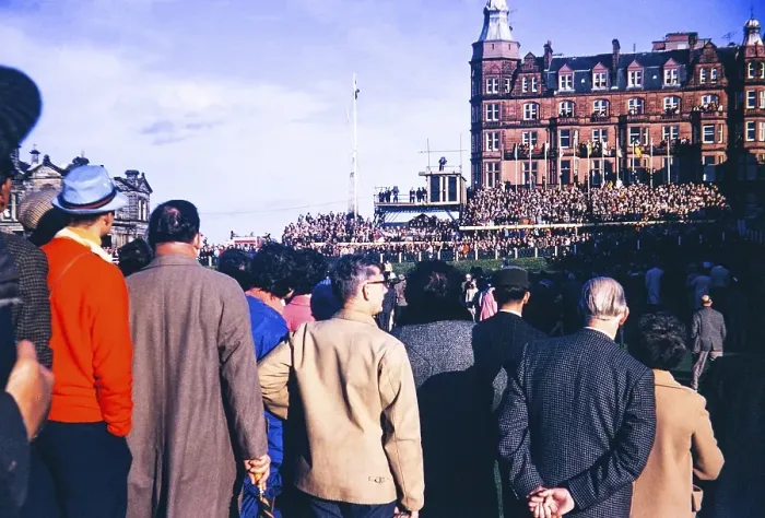 Framed Print : Large crowd at the 18th hole of the St Andrews golf course, Scotland 1967