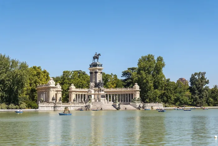 Framed Print : Large Pond of El Retiro in the city of Madrid