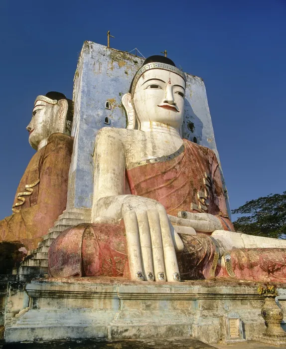 Framed Print : Two large seated Buddhas, Kyaikpun Pagoda