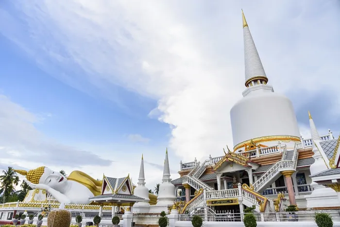 Framed Print : Large white pagoda and Buddha statue under the blue sky in the evening at Wat That Noi