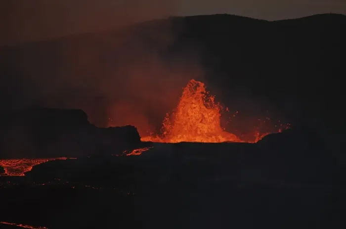 Framed Print : Lava fountains, volcano, Fagradalsfjall