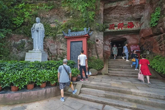 Framed Print : Leshan, China - July 2019 Framed Print : Leshan, China - July 2019