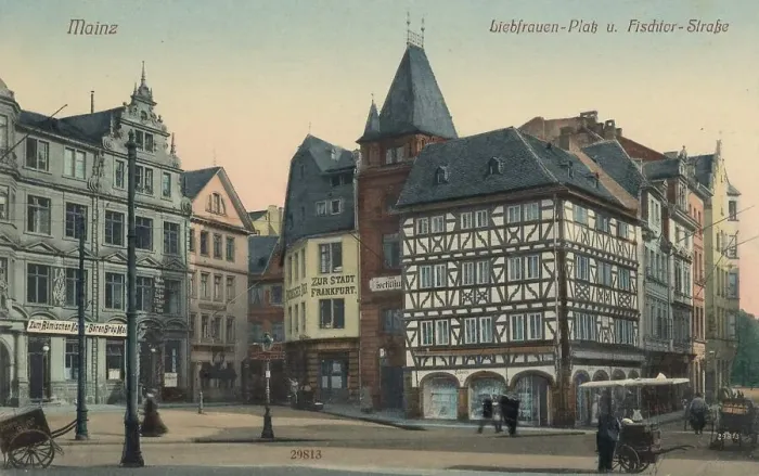 Framed Print : Liebfrauenplatz and Fischerstrasse in Mainz Framed Print : Liebfrauenplatz and Fischerstrasse in Mainz
