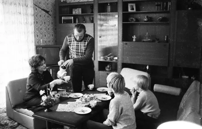 Framed Print : Life and everyday life of a worker's family on 11