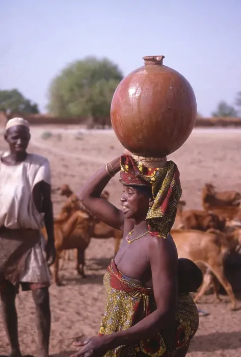 Framed Print : Life in the Sahel region of northern Nigeria, west Africa, early 1980s - woman carrying water