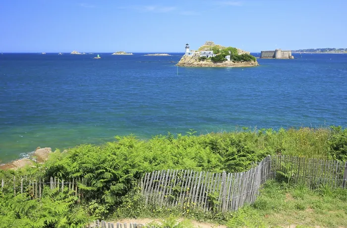 Framed Print : Lighthouse on the Ile Louet, right of it the Chateau du Taureau Framed Print : Lighthouse on the Ile Louet, right of it the Chateau du Taureau
