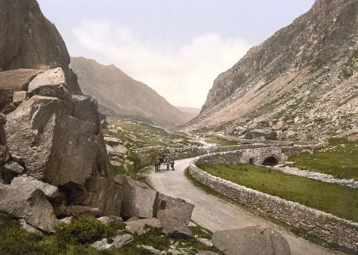 Framed Print : The Llyn Peris Pass near Llanberis Framed Print : The Llyn Peris Pass near Llanberis