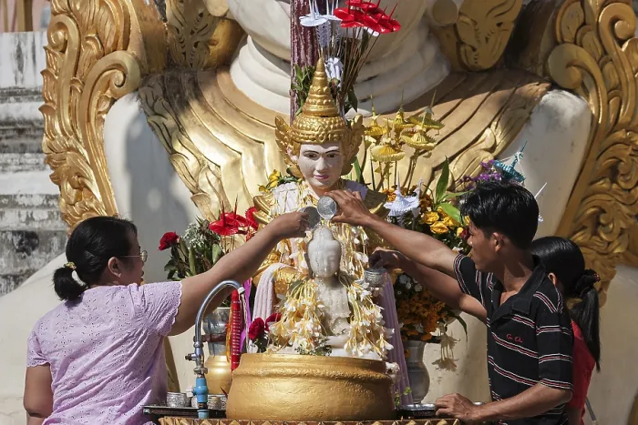 Framed Print : Local visitors paying homage to Buddha Framed Print : Local visitors paying homage to Buddha