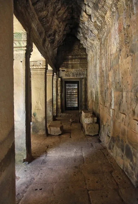 Framed Print : Long corridor of pillars in temple ruins