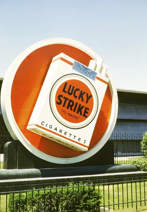 Framed Print : Lucky Strike cigarette advert, Philip Morris tobacco factory, probably in Durham, North Carolina. USA around 1953