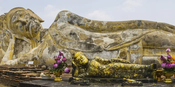 Framed Print : Lying Buddha statue, transition to Nirvana