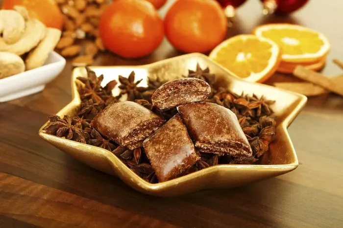 Framed Print : Magenbrot in a star shaped dish with Orange slices at back