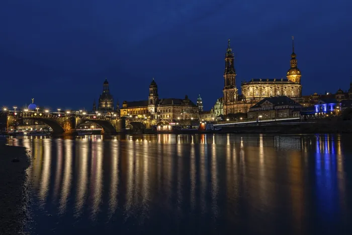 Framed Print : The magnificent architecture of Dresden is reflected in the water