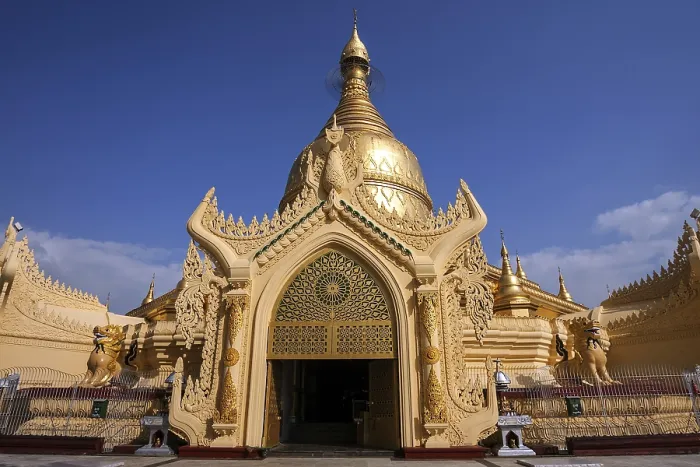 Framed Print : Maha Wizaya Pagoda, Yangon, Myanmar, Asia Framed Print : Maha Wizaya Pagoda, Yangon, Myanmar, Asia