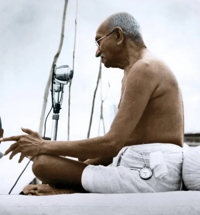 Framed Print : Mahatma Gandhi addressing prayer meeting in Madras, Tamil Nadu, India, Asia, January 26, 1946, Asia Framed Print : Mahatma Gandhi addressing prayer meeting in Madras, Tamil Nadu, India, Asia, January 26, 1946, Asia