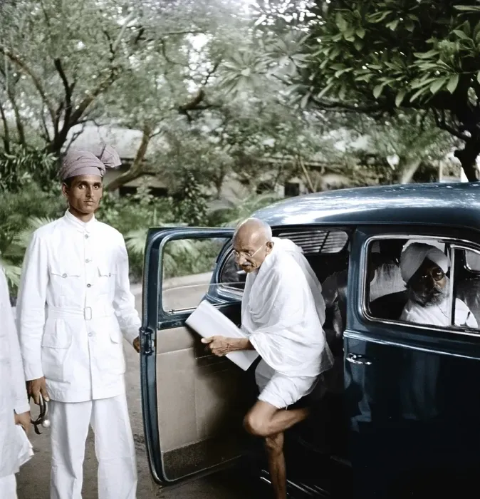 Framed Print : Mahatma Gandhi alighting car for meeting Muhammad Ali Jinnah, Mumbai, Maharashtra, India, Asia, September 9, 1944, Asia