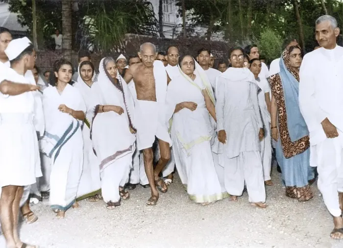 Framed Print : Mahatma Gandhi with associates at Birla House, Mumbai, Maharashtra, India, Asia, September 1944, Asia
