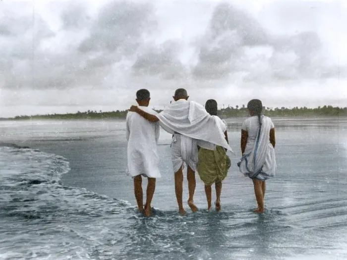 Framed Print : Mahatma Gandhi with associates on Juhu Beach, Mumbai, Maharashtra, India, Asia, May 1944, Asia