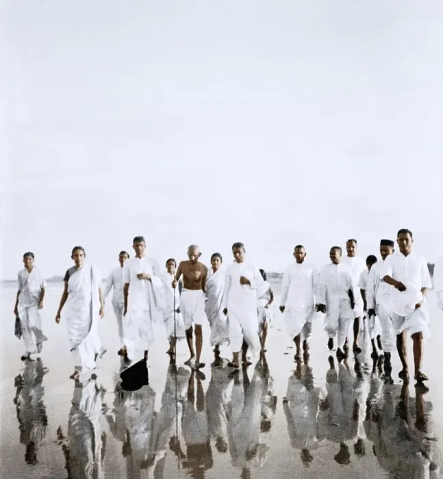 Framed Print : Mahatma Gandhi with associates on Juhu Beach, Mumbai, Maharashtra, India, Asia, May 1944, Asia