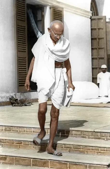 Framed Print : Mahatma gandhi in compound of birla house, delhi, india, asia, 1938