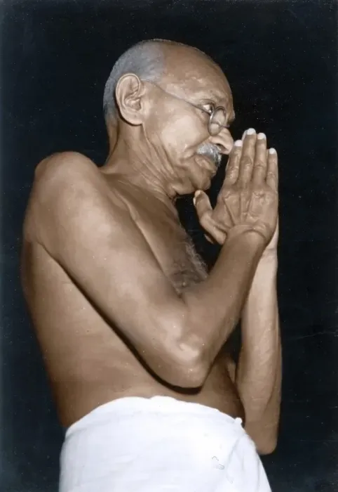 Framed Print : Mahatma Gandhi with folded hands, Mumbai, Maharashtra, India, Asia, March 1946, Asia