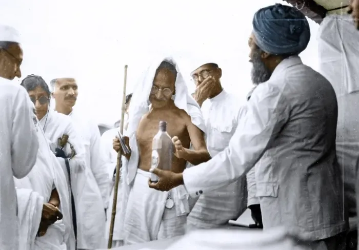 Framed Print : Mahatma Gandhi inspecting Village Industries exhibition, Ramgarh, Jharkhand, India, Asia, March 1940, Asia